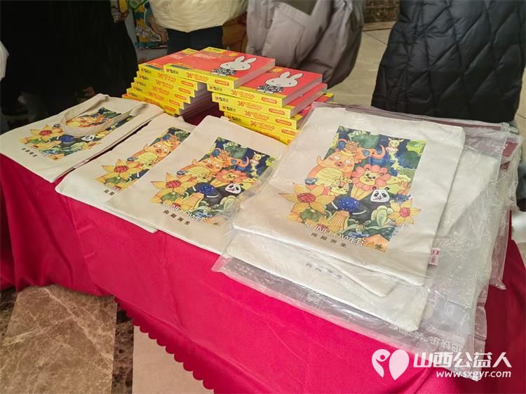 太原市龙城义工发起感谢招商银行金葵花爱心义卖活动,为儿童福利院的孩子们筹集新年礼物 - 第6张 - 山西公益人 太原市龙城义工发起感谢招商银行金葵花爱心义卖活动,为儿童福利院的孩子们筹集新年礼物 - 第6张