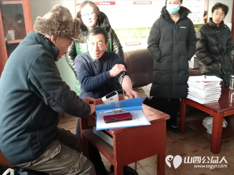 介休市敬老协会组织志愿者走进义棠镇小宋曲村敬老爱老助老献爱心公益活动 - 第21张 - 山西公益人 介休市敬老协会组织志愿者走进义棠镇小宋曲村敬老爱老助老献爱心公益活动 - 第21张