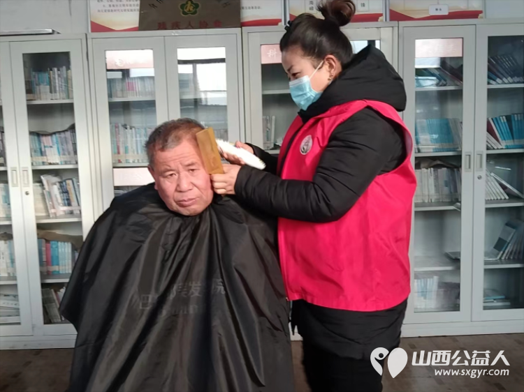 介休市敬老协会组织志愿者走进义棠镇小宋曲村敬老爱老助老献爱心公益活动 - 第14张 - 山西公益人 介休市敬老协会组织志愿者走进义棠镇小宋曲村敬老爱老助老献爱心公益活动 - 第14张