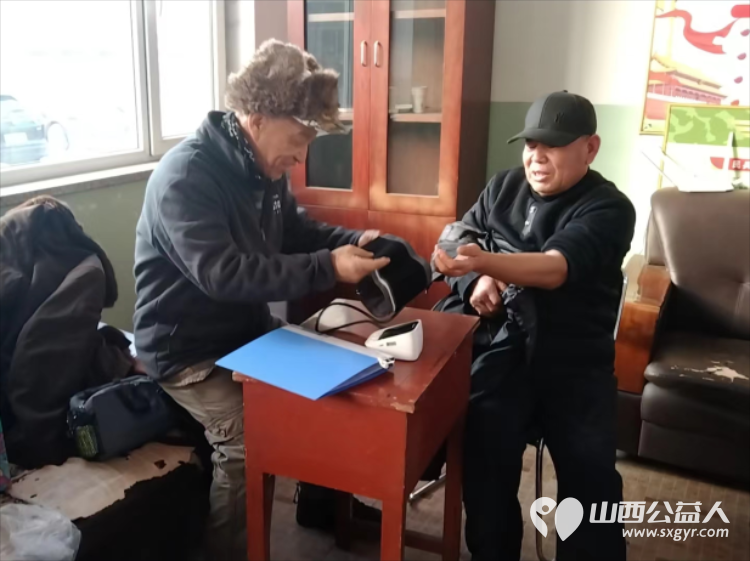 介休市敬老协会组织志愿者走进义棠镇小宋曲村敬老爱老助老献爱心公益活动 - 第19张 - 山西公益人 介休市敬老协会组织志愿者走进义棠镇小宋曲村敬老爱老助老献爱心公益活动 - 第19张