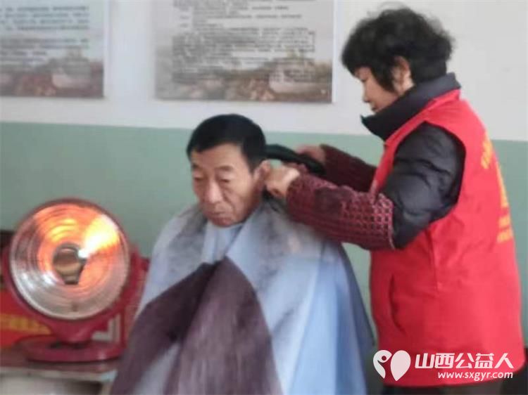 介休市敬老协会组织志愿者走进义棠镇小宋曲村敬老爱老助老献爱心公益活动 - 第8张 - 山西公益人 介休市敬老协会组织志愿者走进义棠镇小宋曲村敬老爱老助老献爱心公益活动 - 第8张