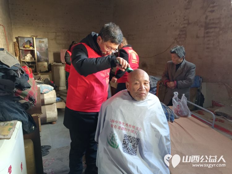 介休市义棠镇小宋曲村监测户65岁王增胜家中迎来介休市敬老协会志愿者 - 第4张 - 山西公益人 介休市义棠镇小宋曲村监测户65岁王增胜家中迎来介休市敬老协会志愿者 - 第4张