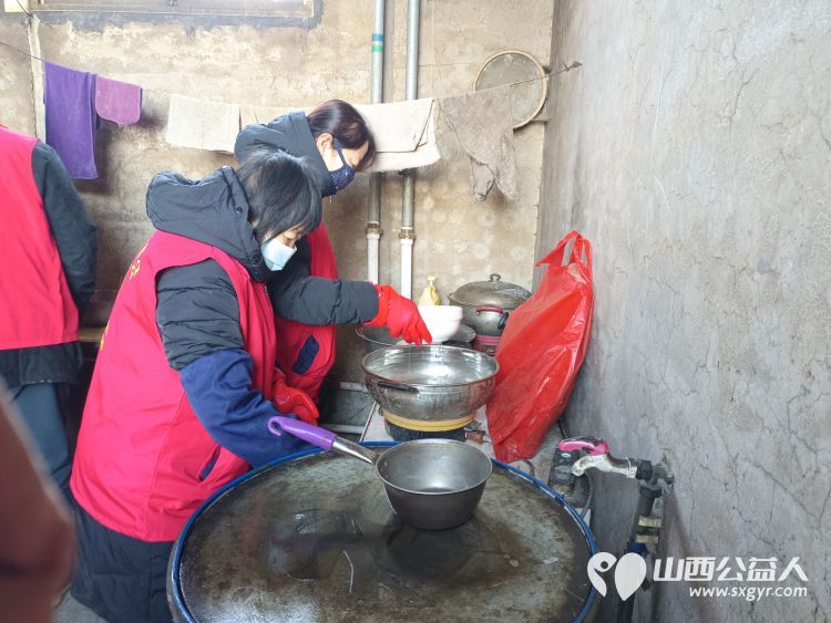 介休市义棠镇小宋曲村监测户65岁王增胜家中迎来介休市敬老协会志愿者 - 第7张 - 山西公益人 介休市义棠镇小宋曲村监测户65岁王增胜家中迎来介休市敬老协会志愿者 - 第7张