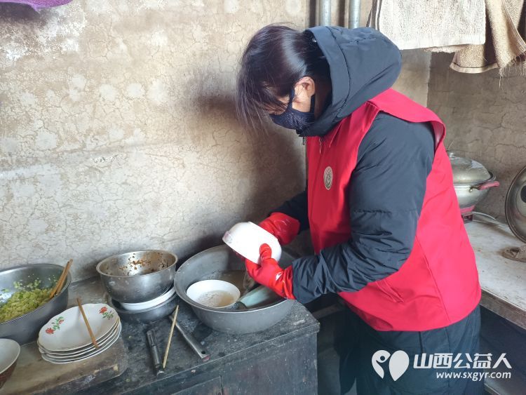 介休市义棠镇小宋曲村监测户65岁王增胜家中迎来介休市敬老协会志愿者 - 第8张 - 山西公益人 介休市义棠镇小宋曲村监测户65岁王增胜家中迎来介休市敬老协会志愿者 - 第8张
