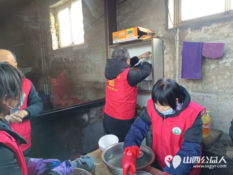 介休市义棠镇小宋曲村监测户65岁王增胜家中迎来介休市敬老协会志愿者 - 第6张 - 山西公益人 介休市义棠镇小宋曲村监测户65岁王增胜家中迎来介休市敬老协会志愿者 - 第6张