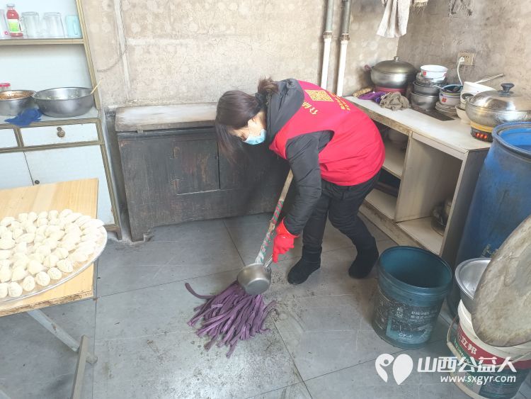 介休市义棠镇小宋曲村监测户65岁王增胜家中迎来介休市敬老协会志愿者 - 第10张 - 山西公益人 介休市义棠镇小宋曲村监测户65岁王增胜家中迎来介休市敬老协会志愿者 - 第10张