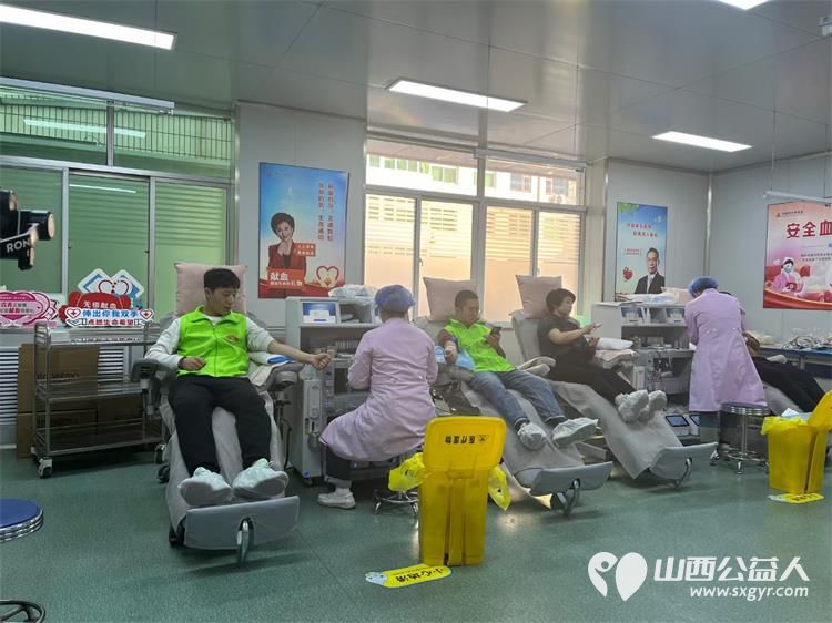 晋城绿丝带志愿者协会带领志愿者参加晋城市红十字会组织的无偿献血活动 - 第3张