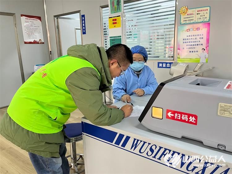 晋城绿丝带志愿者协会带领志愿者参加晋城市红十字会组织的无偿献血活动 - 第7张