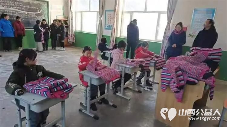 温暖童心 长治市阳光困境儿童帮扶协会赴长治市平顺县和屯留区开展温暖困境儿童活动 - 第3张 - 山西公益人 温暖童心 长治市阳光困境儿童帮扶协会赴长治市平顺县和屯留区开展温暖困境儿童活动 - 第3张