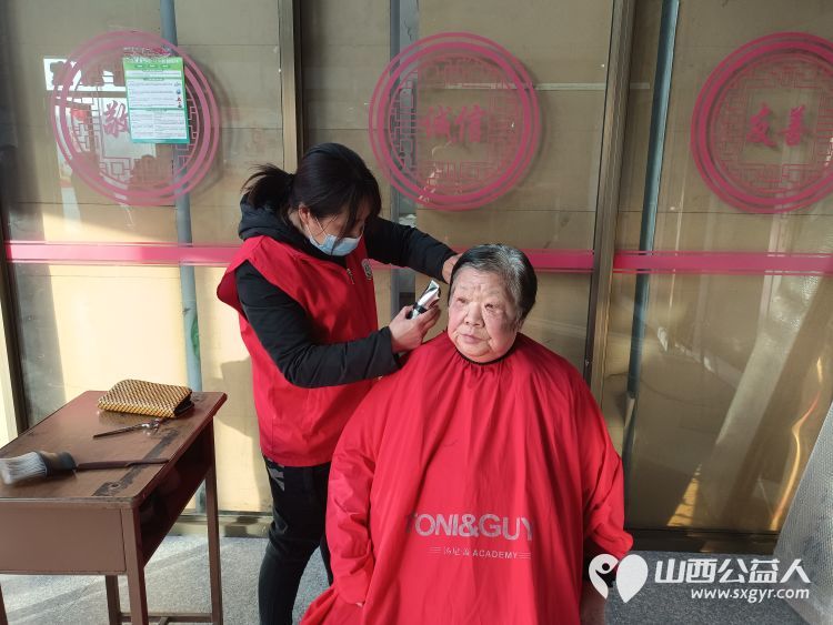 介休市敬老协会“孝善行”之敬老爱老助老行动去宋古乡南张家庄村爱心公益活动 - 第4张 - 山西公益人 介休市敬老协会“孝善行”之敬老爱老助老行动去宋古乡南张家庄村爱心公益活动 - 第4张
