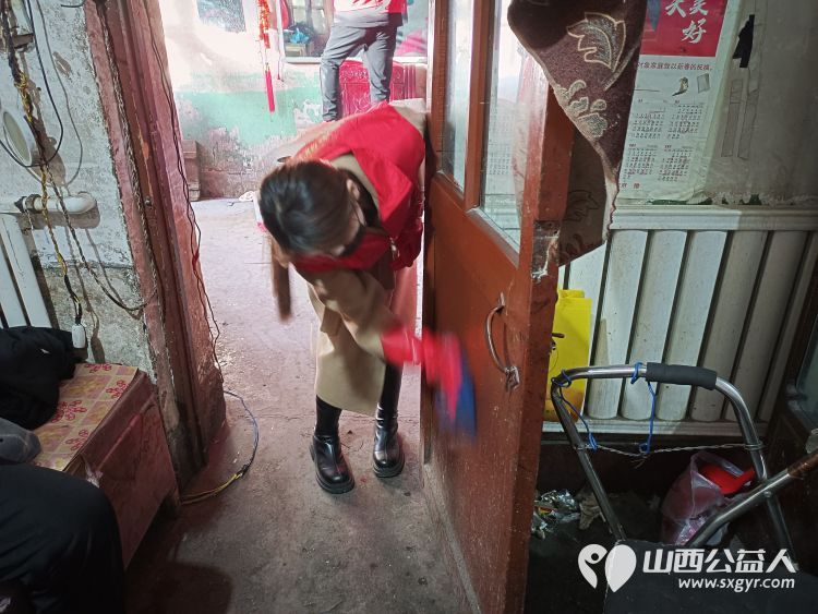 介休市敬老协会去宋古乡南张家庄村入户监测户59岁梁峰家中爱心公益活动 - 第12张 - 山西公益人 介休市敬老协会去宋古乡南张家庄村入户监测户59岁梁峰家中爱心公益活动 - 第12张