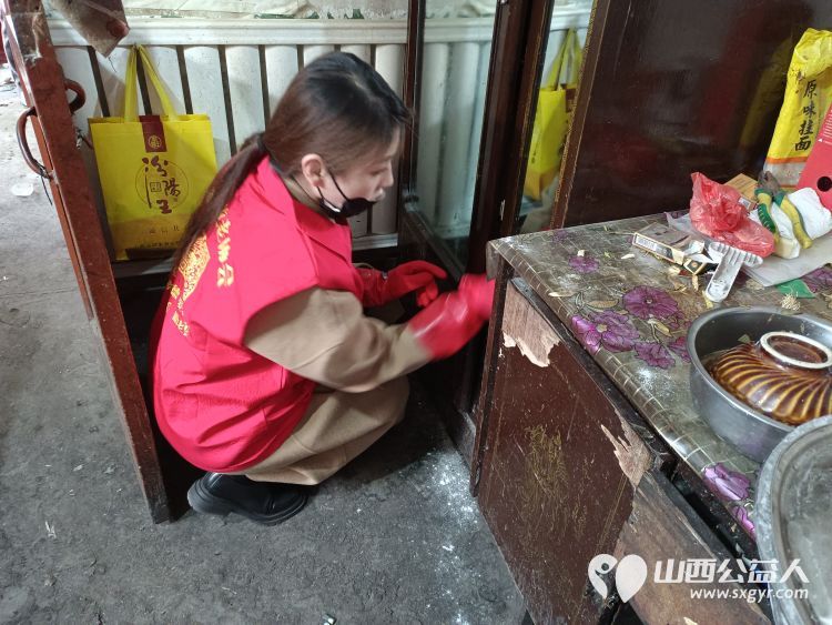 介休市敬老协会去宋古乡南张家庄村入户监测户59岁梁峰家中爱心公益活动 - 第25张 - 山西公益人 介休市敬老协会去宋古乡南张家庄村入户监测户59岁梁峰家中爱心公益活动 - 第25张