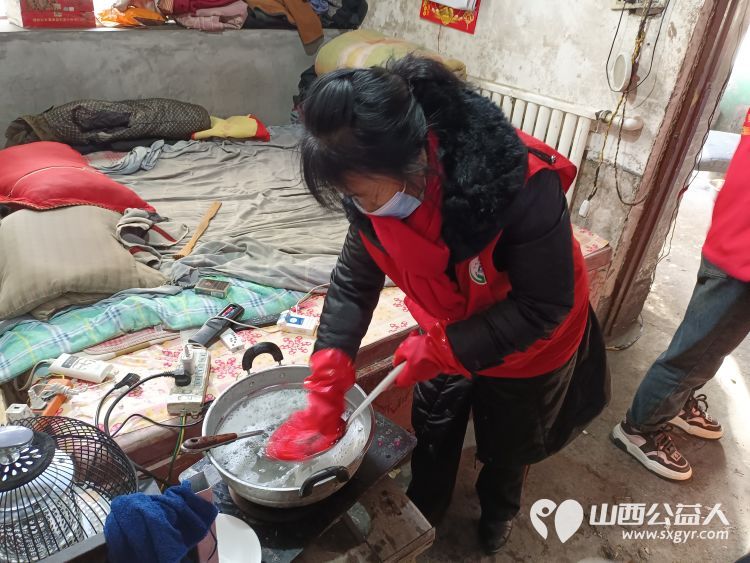 介休市敬老协会去宋古乡南张家庄村入户监测户59岁梁峰家中爱心公益活动 - 第7张 - 山西公益人 介休市敬老协会去宋古乡南张家庄村入户监测户59岁梁峰家中爱心公益活动 - 第7张