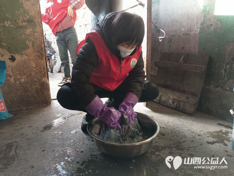 介休市敬老协会去宋古乡南张家庄村入户监测户59岁梁峰家中爱心公益活动 - 第5张 - 山西公益人 介休市敬老协会去宋古乡南张家庄村入户监测户59岁梁峰家中爱心公益活动 - 第5张