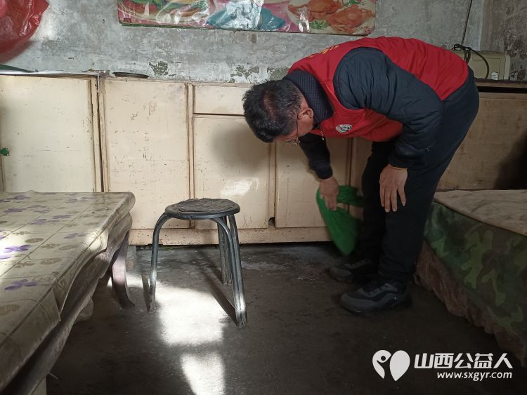 介休市敬老协会去宋古乡南张家庄村入户监测户66岁燕双柱老人家中公益活动 - 第7张 - 山西公益人 介休市敬老协会去宋古乡南张家庄村入户监测户66岁燕双柱老人家中公益活动 - 第7张