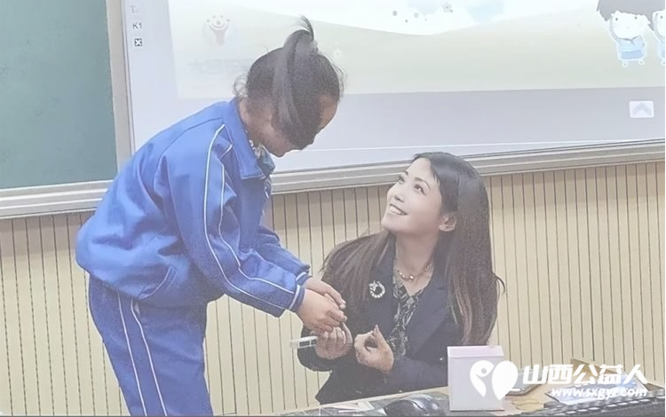 这样的课，我们爱听——吕梁蓝天救援队“大吕护童”蓝天讲师走进李家湾小学 - 第2张