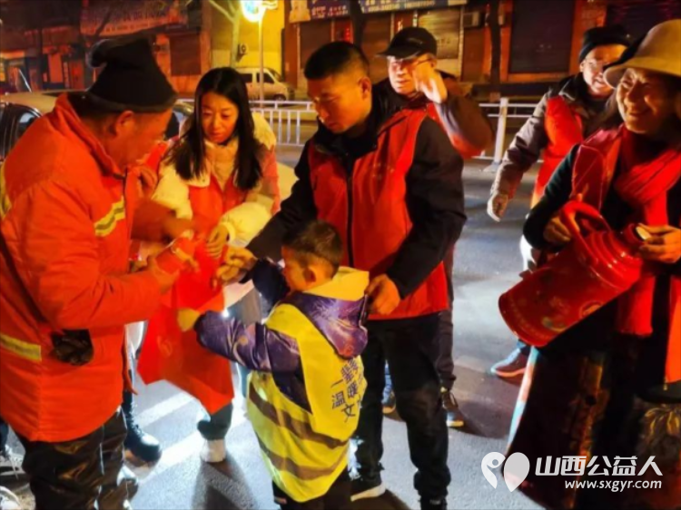 文水县爱心帮扶志愿者协会开展新时代文明实践活动----慰问城市环卫工给环卫工人送上30份姜茶和温暖礼包 - 第8张 - 山西公益人 文水县爱心帮扶志愿者协会开展新时代文明实践活动----慰问城市环卫工给环卫工人送上30份姜茶和温暖礼包 - 第8张