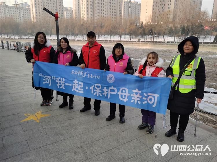 文水县爱心帮扶志愿者协会的志愿者们牺牲节假日时间在文峪河道清理环境卫生 - 第1张 - 山西公益人 文水县爱心帮扶志愿者协会的志愿者们牺牲节假日时间在文峪河道清理环境卫生 - 第1张