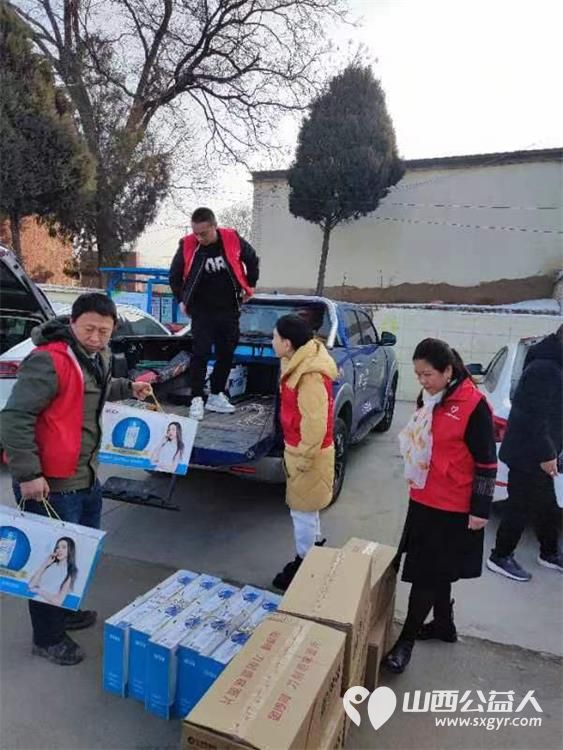 长治圆梦公益协会志愿者心系山区里孤寡老人经前期入户调研决定在元旦前夕向山区里的孤寡老人进行献爱心活动 - 第17张