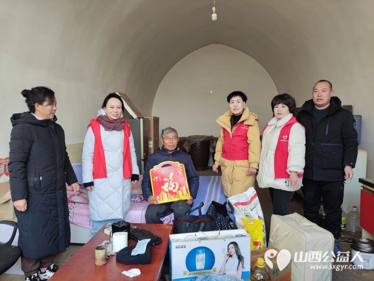 长治圆梦公益协会志愿者心系山区里孤寡老人经前期入户调研决定在元旦前夕向山区里的孤寡老人进行献爱心活动 - 第9张