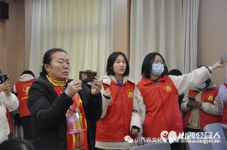 山西省文化发展基金会2024元旦联欢表彰会暨〈秧歌精选汇编》发布会召开 - 第15张 - 山西公益人 山西省文化发展基金会2024元旦联欢表彰会暨〈秧歌精选汇编》发布会召开 - 第15张
