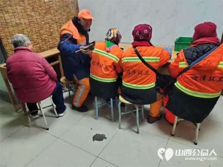 山西省城学雷锋服务总队组织的万美雷锋敬老助学免费餐活动每天都有环卫工人老人学生就餐 - 第13张 - 山西公益人 山西省城学雷锋服务总队组织的万美雷锋敬老助学免费餐活动每天都有环卫工人老人学生就餐 - 第13张