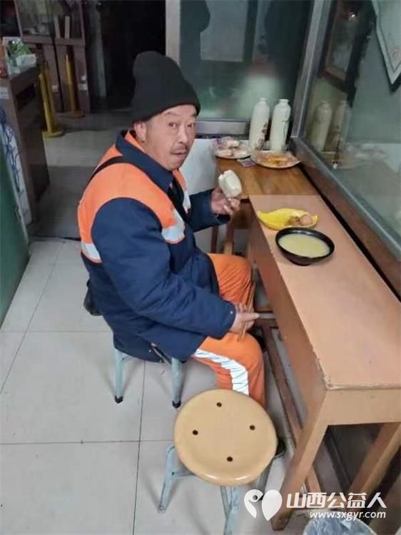 山西省城学雷锋服务总队组织的万美雷锋敬老助学免费餐活动每天都有环卫工人老人学生就餐 - 第16张 - 山西公益人 山西省城学雷锋服务总队组织的万美雷锋敬老助学免费餐活动每天都有环卫工人老人学生就餐 - 第16张