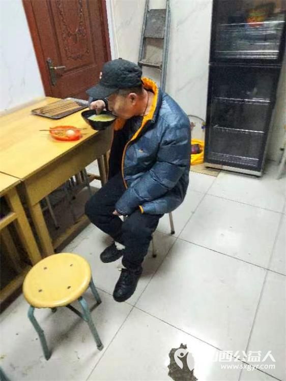 山西省城学雷锋服务总队组织的万美雷锋敬老助学免费餐活动每天都有环卫工人老人学生就餐 - 第17张 - 山西公益人 山西省城学雷锋服务总队组织的万美雷锋敬老助学免费餐活动每天都有环卫工人老人学生就餐 - 第17张