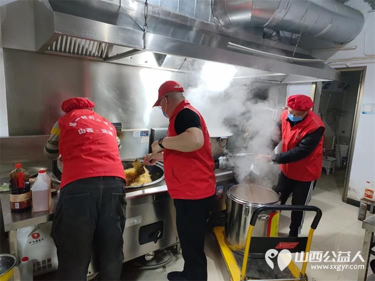运城市盐湖区第一时间志愿者协会八年每天给环卫工人送去热腾腾的早餐 - 第4张