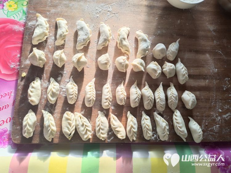 介休市义棠镇圪塔头村82岁庞海生家中迎来介休市敬老协会的爱心志愿者 - 第9张 - 山西公益人 介休市义棠镇圪塔头村82岁庞海生家中迎来介休市敬老协会的爱心志愿者 - 第9张