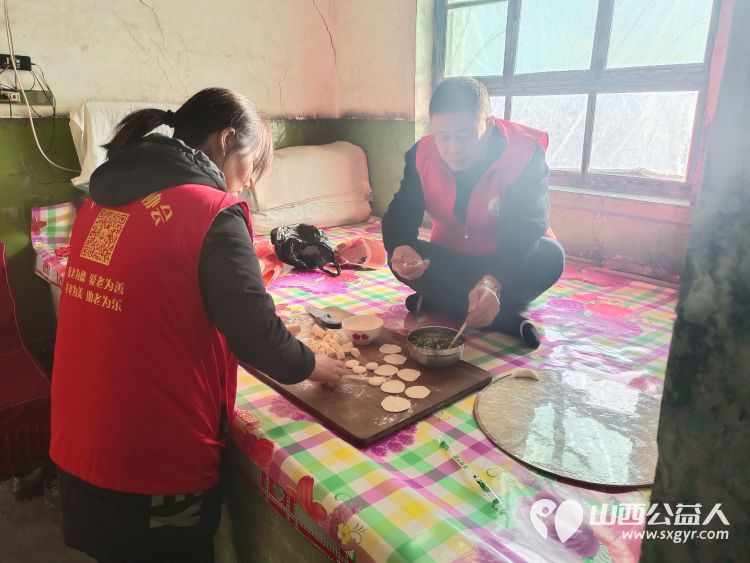 介休市义棠镇圪塔头村82岁庞海生家中迎来介休市敬老协会的爱心志愿者 - 第7张 - 山西公益人 介休市义棠镇圪塔头村82岁庞海生家中迎来介休市敬老协会的爱心志愿者 - 第7张