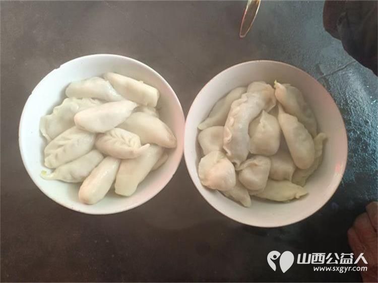 介休市义棠镇圪塔头村82岁庞海生家中迎来介休市敬老协会的爱心志愿者 - 第10张 - 山西公益人 介休市义棠镇圪塔头村82岁庞海生家中迎来介休市敬老协会的爱心志愿者 - 第10张