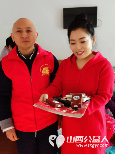山西省品牌公益协会志愿者安正旺师傅给杏花岭区东岳老年公寓卧床老人修脚趾甲 - 第4张 - 山西公益人 山西省品牌公益协会志愿者安正旺师傅给杏花岭区东岳老年公寓卧床老人修脚趾甲 - 第4张