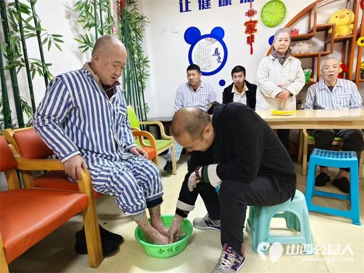 太原市小店区北营街道新时代党群服务中心各社区为环卫工人孤寡老人提供免费爱心餐 - 第14张