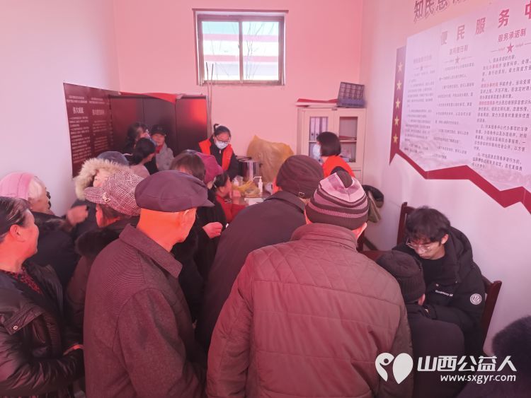 介休市敬老协会组织志愿者走进洪山镇南两水村为60岁以上老人爱心理发免费义诊发放2024年台历 - 第23张 - 山西公益人 介休市敬老协会组织志愿者走进洪山镇南两水村为60岁以上老人爱心理发免费义诊发放2024年台历 - 第23张
