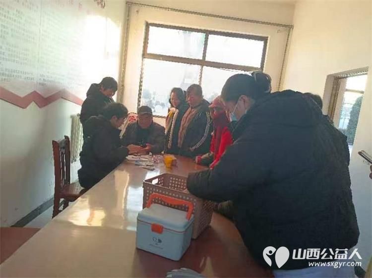 介休市敬老协会组织志愿者走进洪山镇南两水村为60岁以上老人爱心理发免费义诊发放2024年台历 - 第21张 - 山西公益人 介休市敬老协会组织志愿者走进洪山镇南两水村为60岁以上老人爱心理发免费义诊发放2024年台历 - 第21张