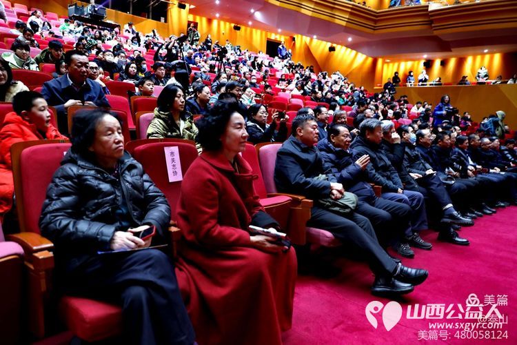 王素娟带领志愿者参加由太原市关工委主办的特殊青少年励志话剧巜亲爱的依米花》山西大剧院首演 - 第20张 - 山西公益人 王素娟带领志愿者参加由太原市关工委主办的特殊青少年励志话剧巜亲爱的依米花》山西大剧院首演 - 第20张