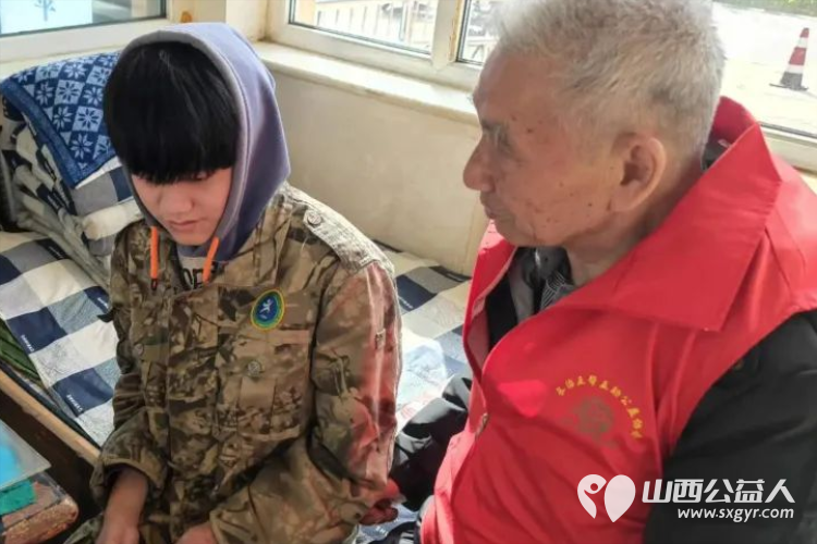 长治市阳光困境儿童帮扶协会赴长治市潞洲区太行技校看望资助困境残疾孤儿国六童 - 第4张 - 山西公益人 长治市阳光困境儿童帮扶协会赴长治市潞洲区太行技校看望资助困境残疾孤儿国六童 - 第4张