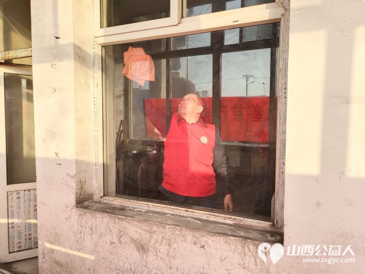 介休市敬老协会志愿者敬老爱老助老行动走进义安镇孟村给老人们爱心理发体检服务特困老人 - 第20张 - 山西公益人 介休市敬老协会志愿者敬老爱老助老行动走进义安镇孟村给老人们爱心理发体检服务特困老人 - 第20张