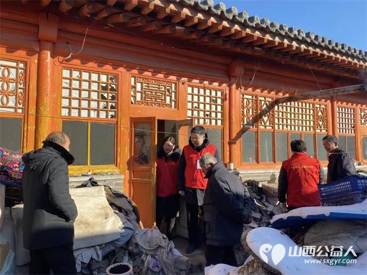 送温暖 献爱心 我们在行动 忻州市爱心公益协会会长宗应武带领志愿者慰问了豆槐村的空巢老人王存喜 - 第5张 - 山西公益人 送温暖 献爱心 我们在行动 忻州市爱心公益协会会长宗应武带领志愿者慰问了豆槐村的空巢老人王存喜 - 第5张