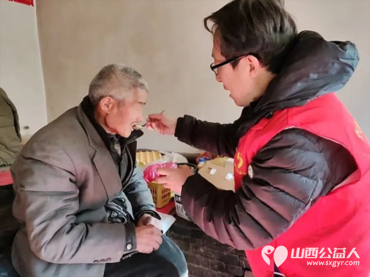 送温暖 献爱心 我们在行动 忻州市爱心公益协会会长宗应武带领志愿者慰问了豆槐村的空巢老人王存喜 - 第10张 - 山西公益人 送温暖 献爱心 我们在行动 忻州市爱心公益协会会长宗应武带领志愿者慰问了豆槐村的空巢老人王存喜 - 第10张