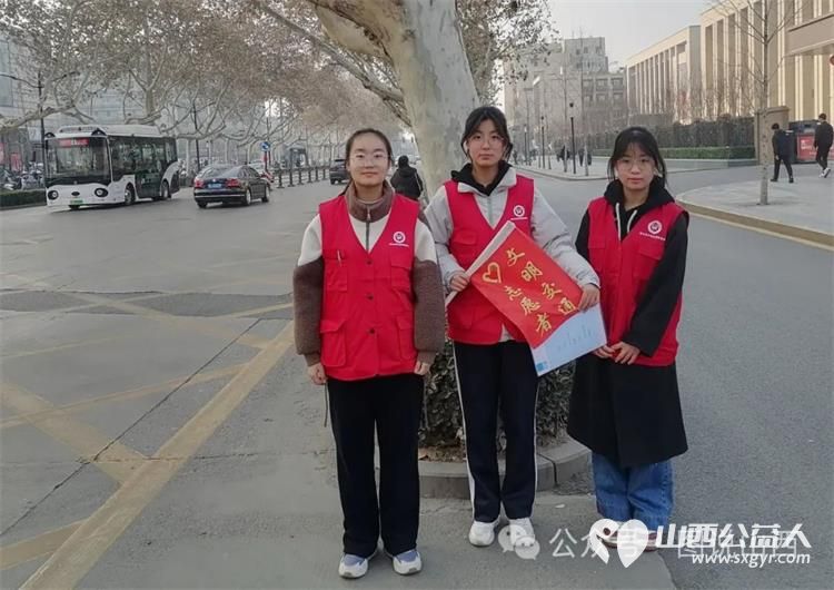 临汾市文明交通志愿者协会携手交警部门开展2024暖冬行动----携手共建文明交通 - 第2张