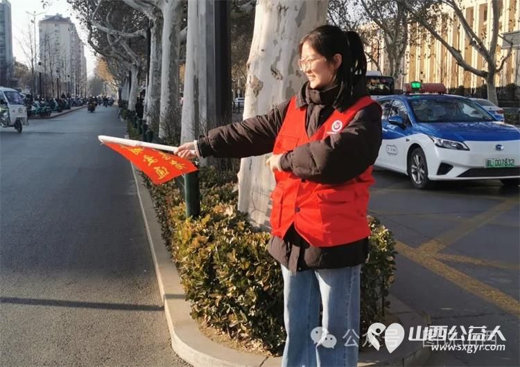 临汾市文明交通志愿者协会携手交警部门开展2024暖冬行动----携手共建文明交通 - 第3张