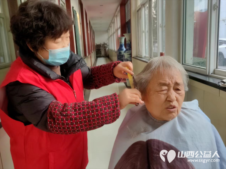 介休市敬老协会敬老爱老助老行动----张兰镇沟底村为村里60岁以上所有老人爱心理发体检送贴心服务 - 第3张 - 山西公益人 介休市敬老协会敬老爱老助老行动----张兰镇沟底村为村里60岁以上所有老人爱心理发体检送贴心服务 - 第3张
