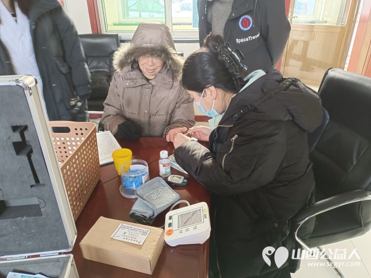 介休市敬老协会敬老爱老助老行动----张兰镇沟底村为村里60岁以上所有老人爱心理发体检送贴心服务 - 第16张 - 山西公益人 介休市敬老协会敬老爱老助老行动----张兰镇沟底村为村里60岁以上所有老人爱心理发体检送贴心服务 - 第16张