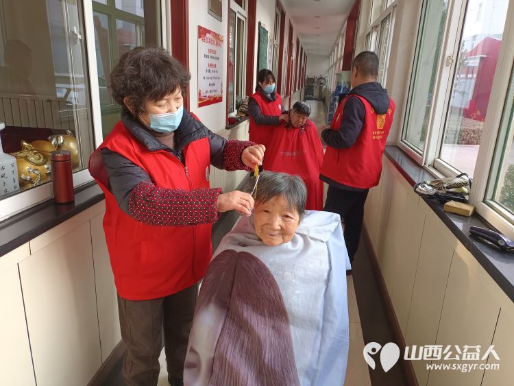 介休市敬老协会敬老爱老助老行动----张兰镇沟底村为村里60岁以上所有老人爱心理发体检送贴心服务 - 第7张 - 山西公益人 介休市敬老协会敬老爱老助老行动----张兰镇沟底村为村里60岁以上所有老人爱心理发体检送贴心服务 - 第7张
