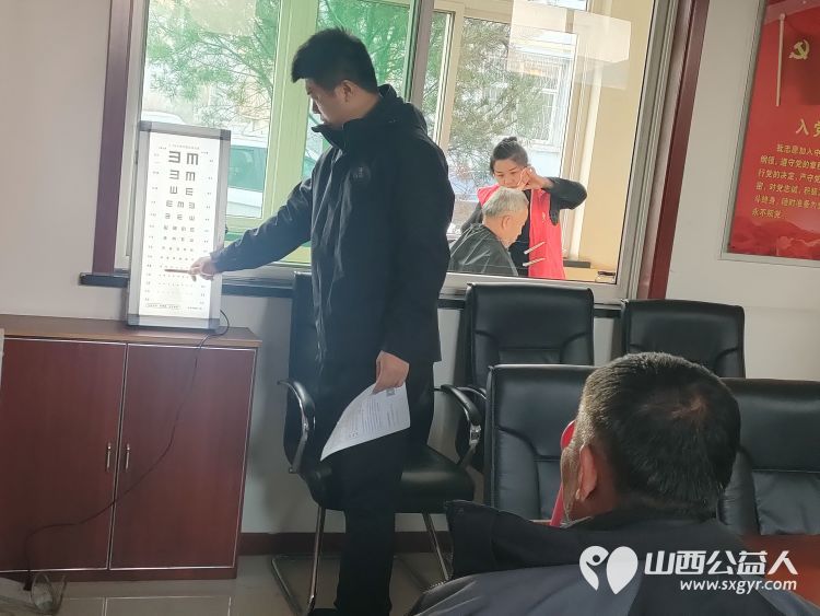 介休市敬老协会敬老爱老助老行动----张兰镇沟底村为村里60岁以上所有老人爱心理发体检送贴心服务 - 第14张 - 山西公益人 介休市敬老协会敬老爱老助老行动----张兰镇沟底村为村里60岁以上所有老人爱心理发体检送贴心服务 - 第14张
