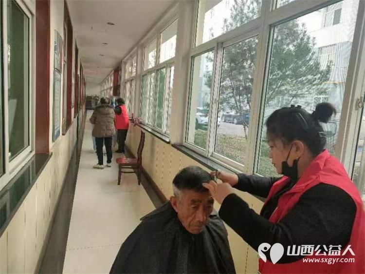 介休市敬老协会敬老爱老助老行动----张兰镇沟底村为村里60岁以上所有老人爱心理发体检送贴心服务 - 第12张 - 山西公益人 介休市敬老协会敬老爱老助老行动----张兰镇沟底村为村里60岁以上所有老人爱心理发体检送贴心服务 - 第12张