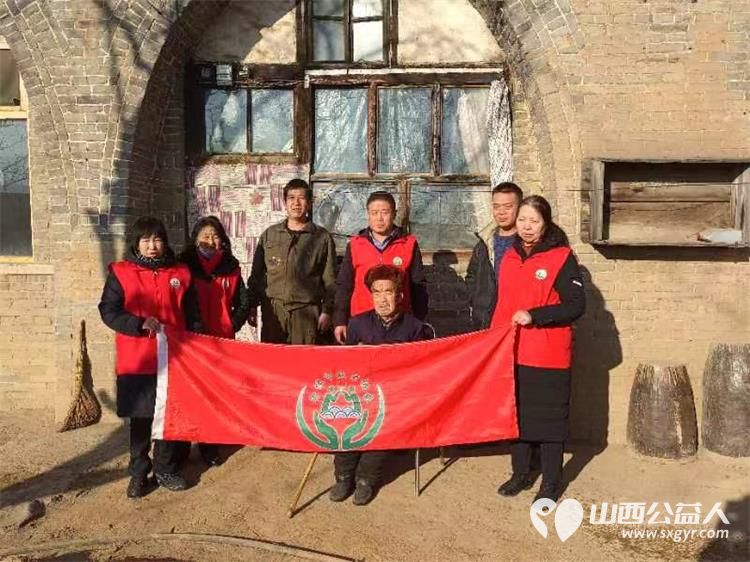 介休市敬老协会去张兰镇沟底村入户特困老人87岁孟吉兰家中为老人打扫卫生料理家务 - 第1张 - 山西公益人 介休市敬老协会去张兰镇沟底村入户特困老人87岁孟吉兰家中为老人打扫卫生料理家务 - 第1张