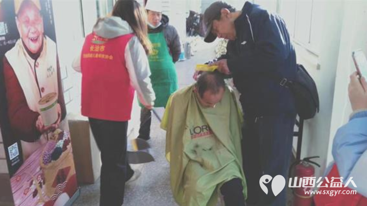 长治市阳光困境儿童帮扶协会赴长治市雨花斋一号店为老人义务理发 - 第6张